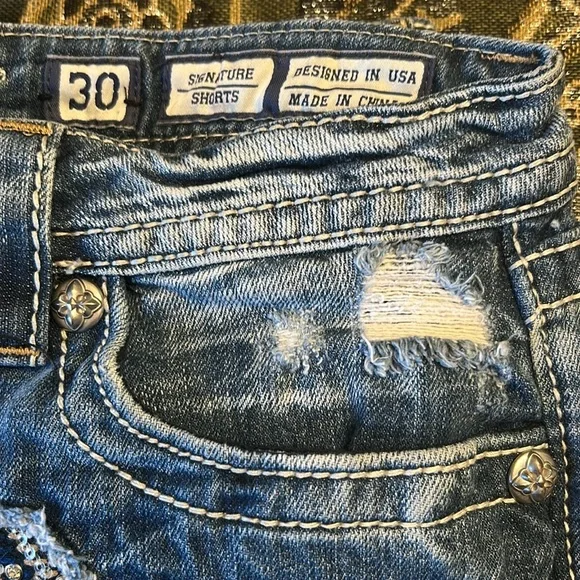 Miss Me 30 NWOT Signature Blue Distressed Denim Shorts - Picture 4 of 16